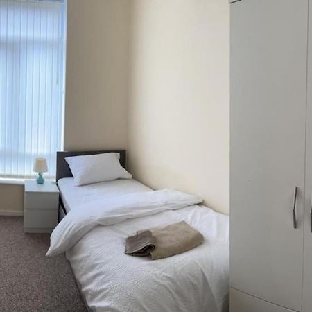 Rooms 7 Minutes From Etihad Manchester Esterno foto