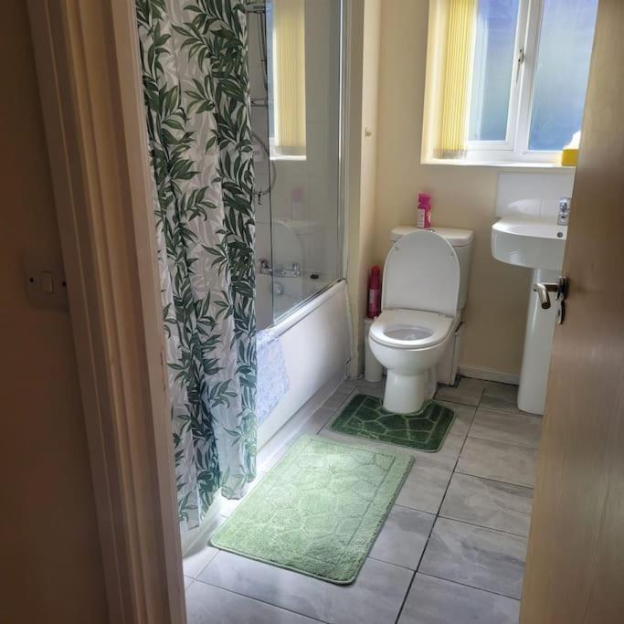 Rooms 7 Minutes From Etihad Manchester Esterno foto