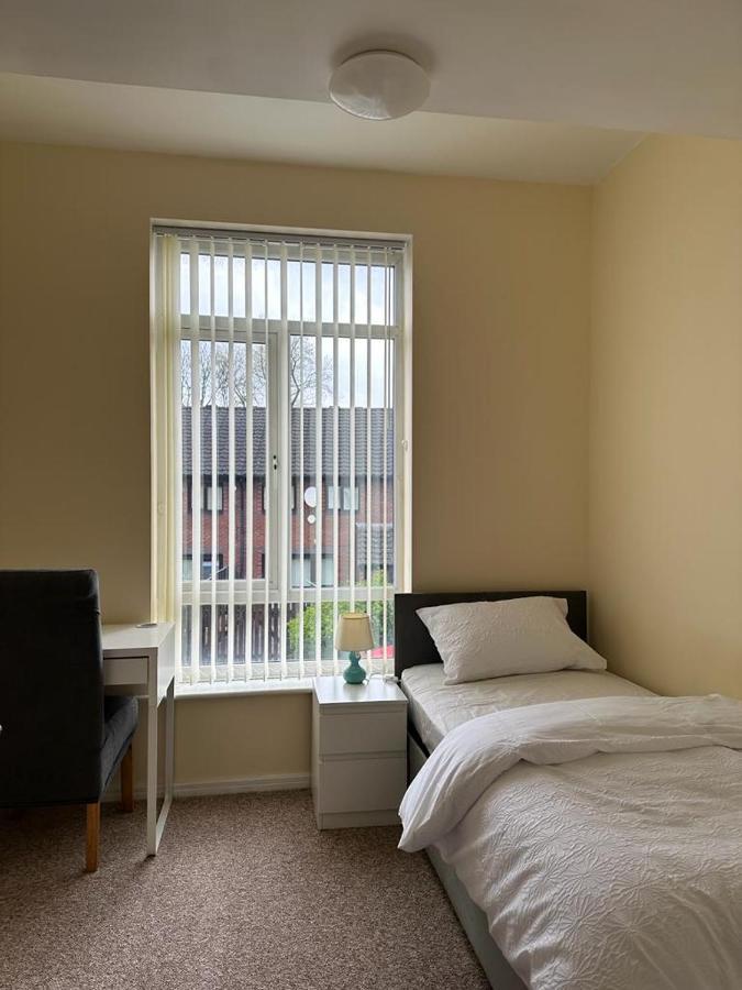 Rooms 7 Minutes From Etihad Manchester Esterno foto